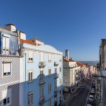 Classic Topfloor Apartment By Lovelystay Lisboa Extérieur photo
