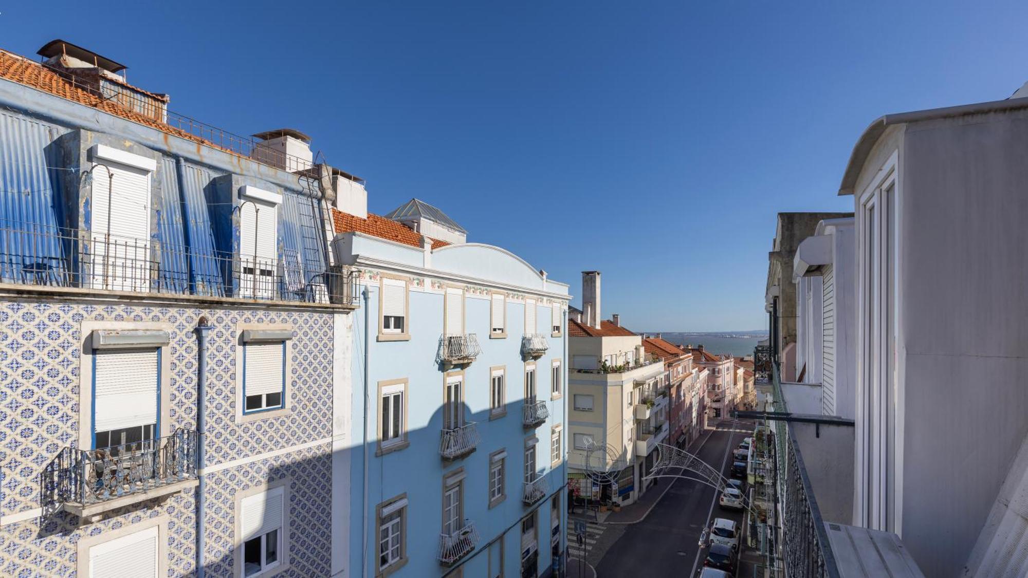 Classic Topfloor Apartment By Lovelystay Lisboa Extérieur photo