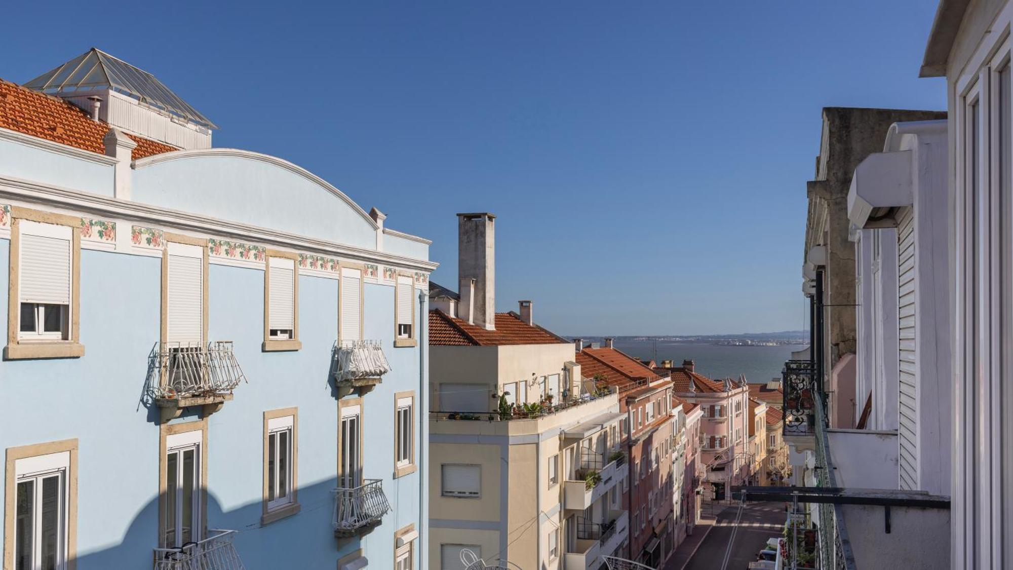 Classic Topfloor Apartment By Lovelystay Lisboa Extérieur photo