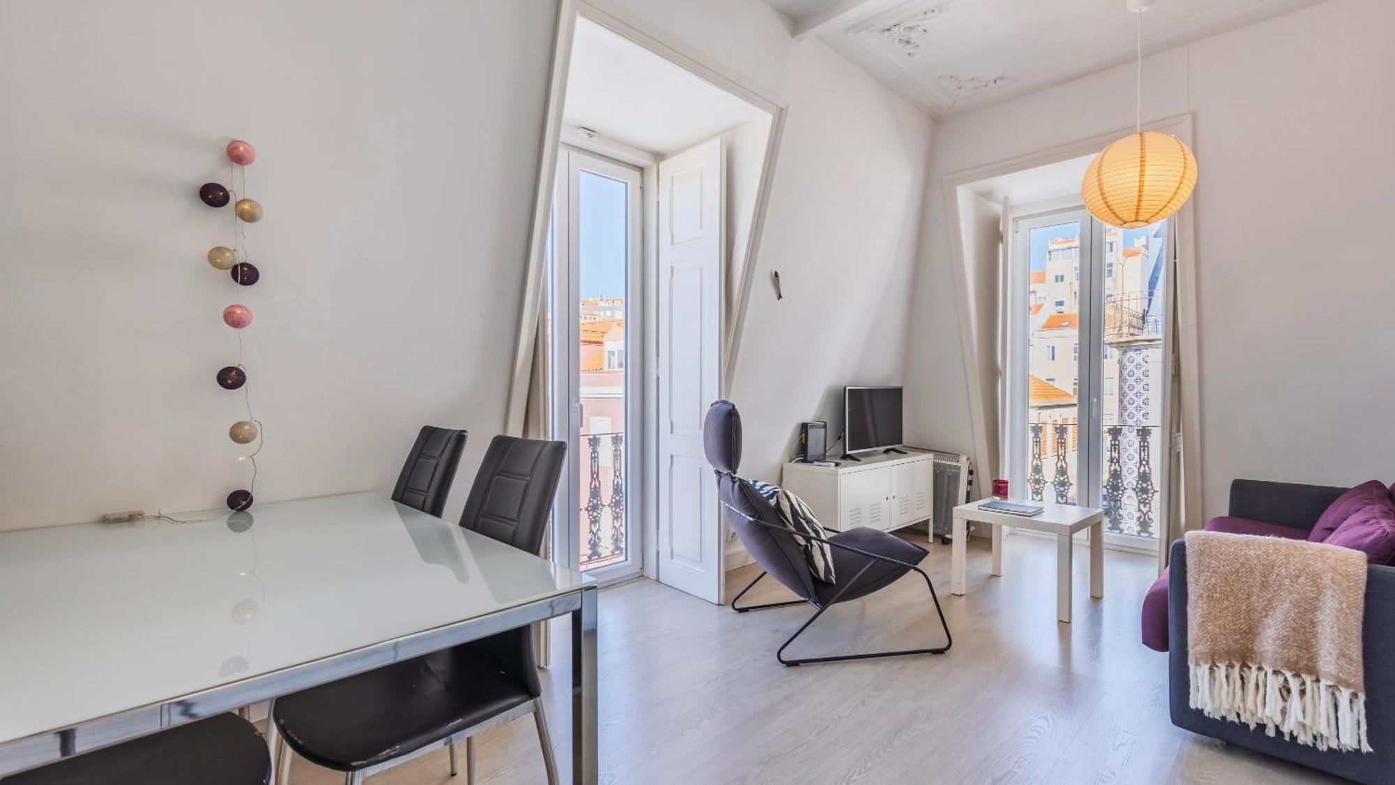 Classic Topfloor Apartment By Lovelystay Lisboa Extérieur photo