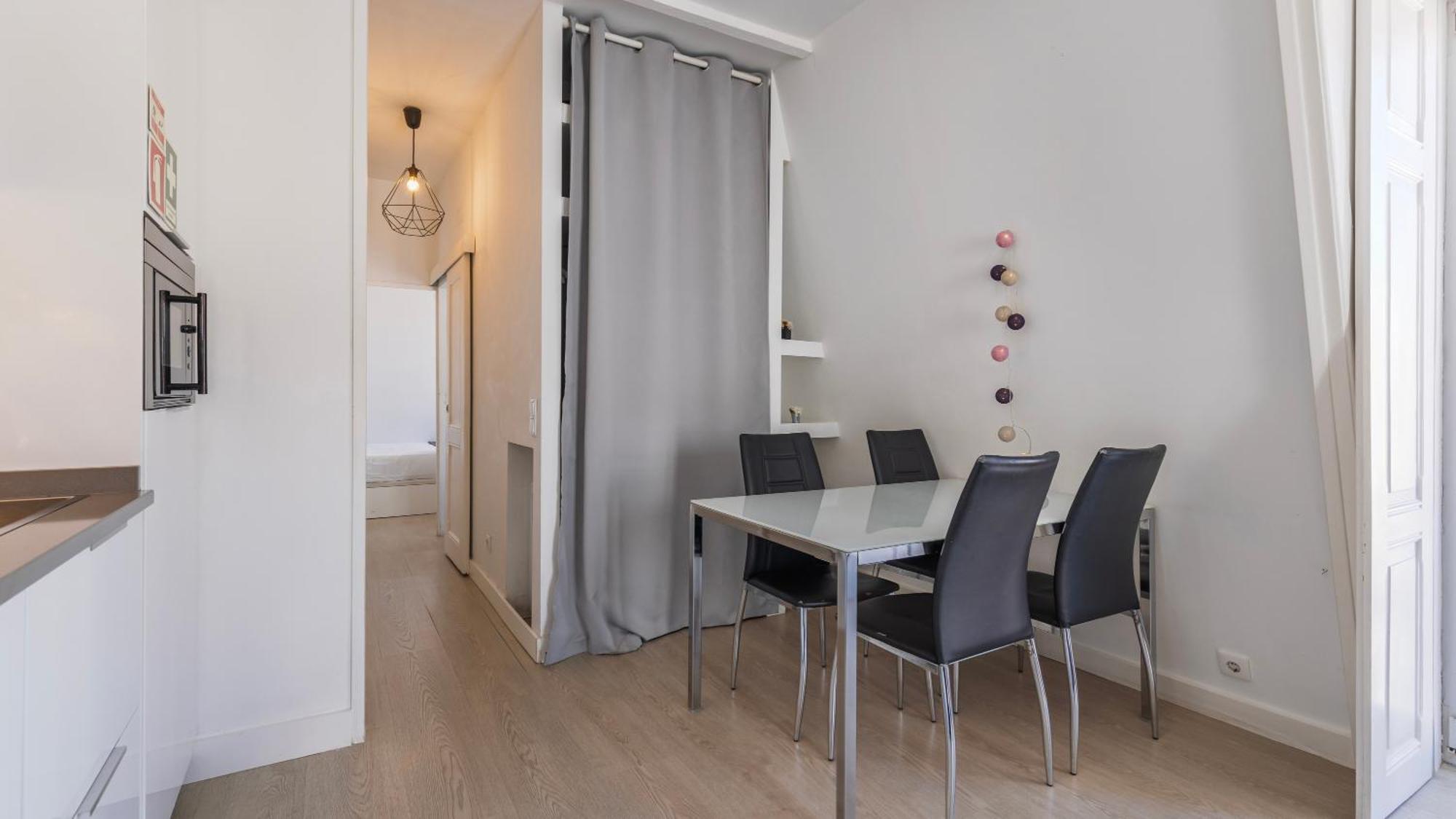 Classic Topfloor Apartment By Lovelystay Lisboa Extérieur photo