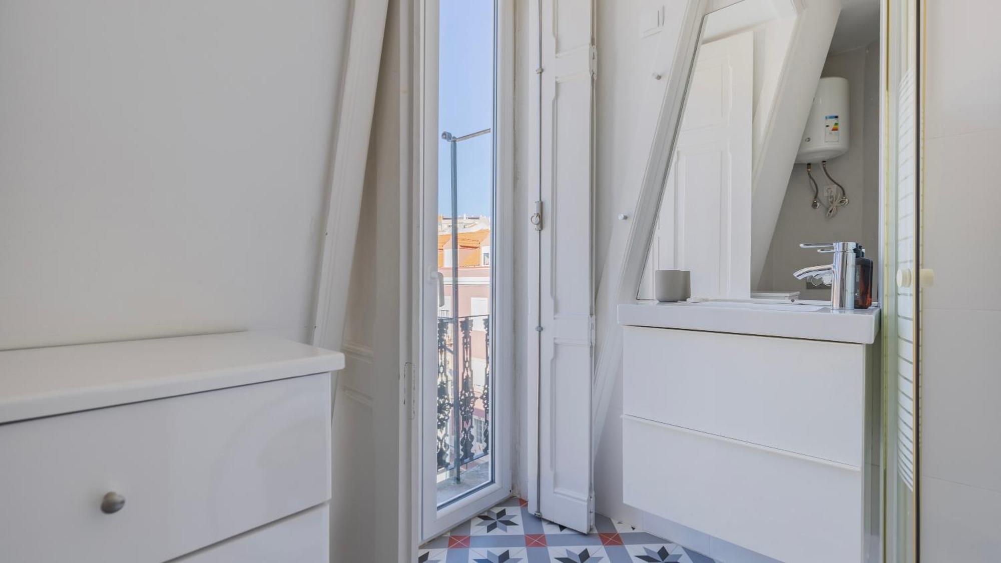 Classic Topfloor Apartment By Lovelystay Lisboa Extérieur photo